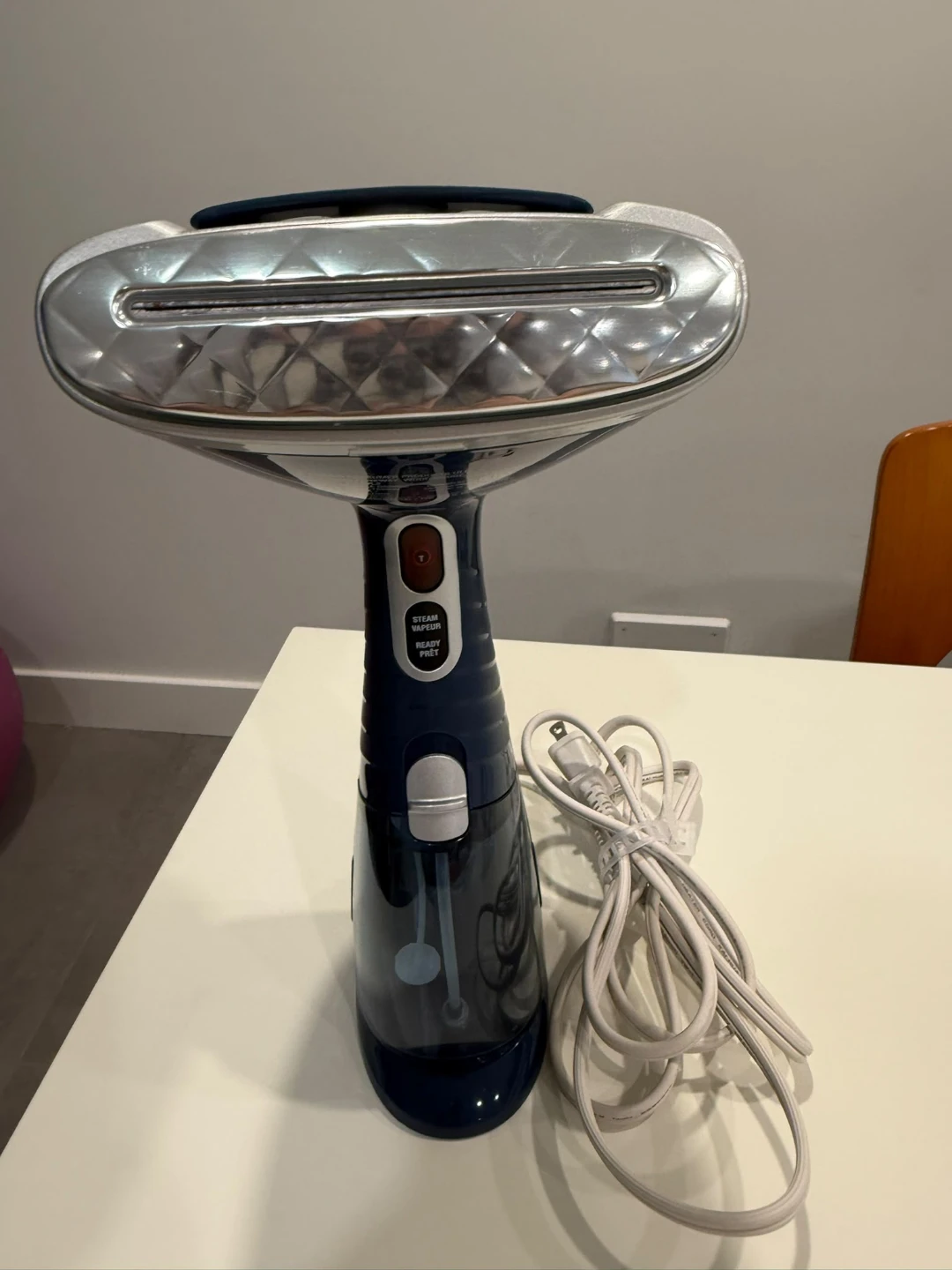 Conair Handheld Garment Steamer - Like New - photo 3