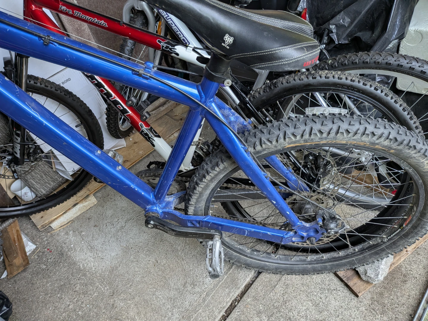 Blue bike rides smooth for adults - photo 5