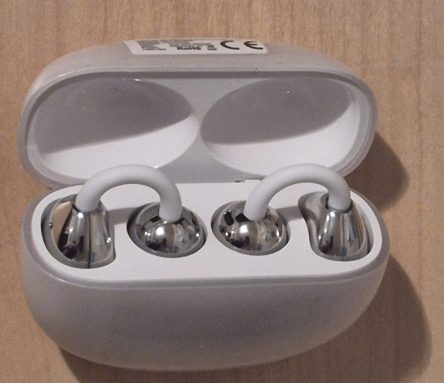 BNIB)AI Language Translator Airbuds Colour White
