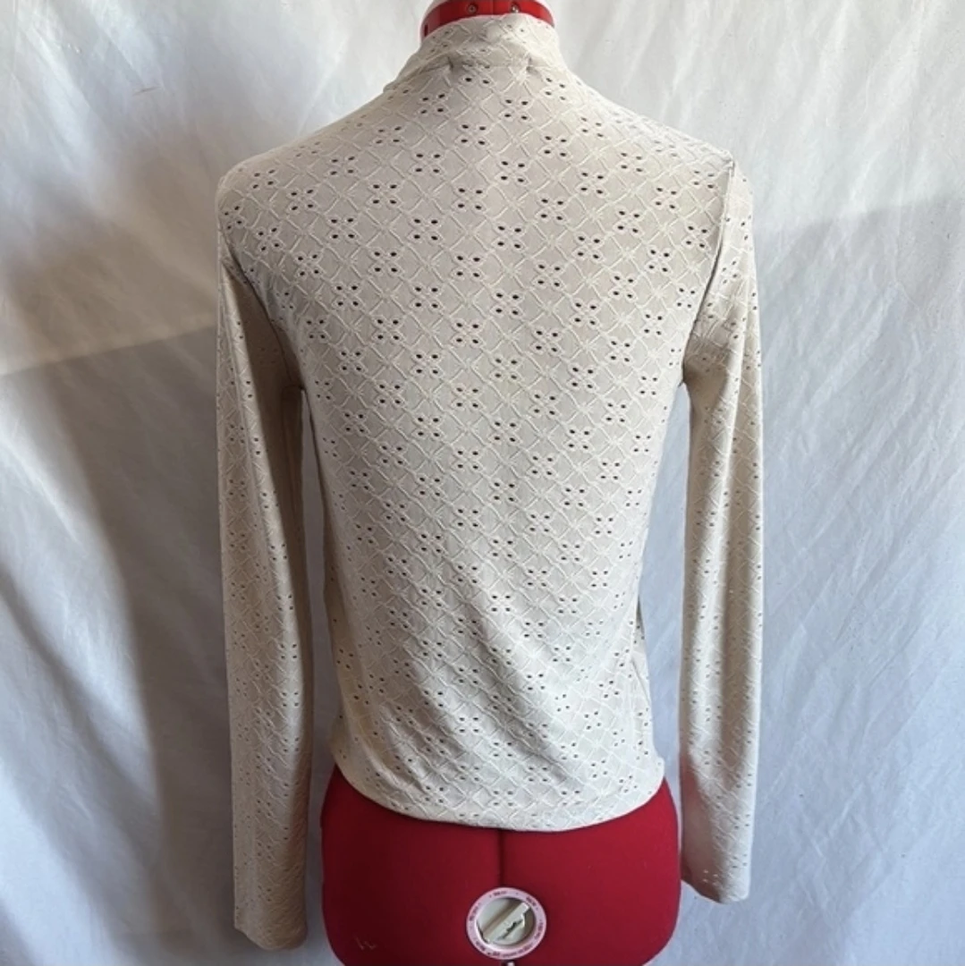 Cream Eyelet Mock Neck Long Sleeve Top size M - photo 4