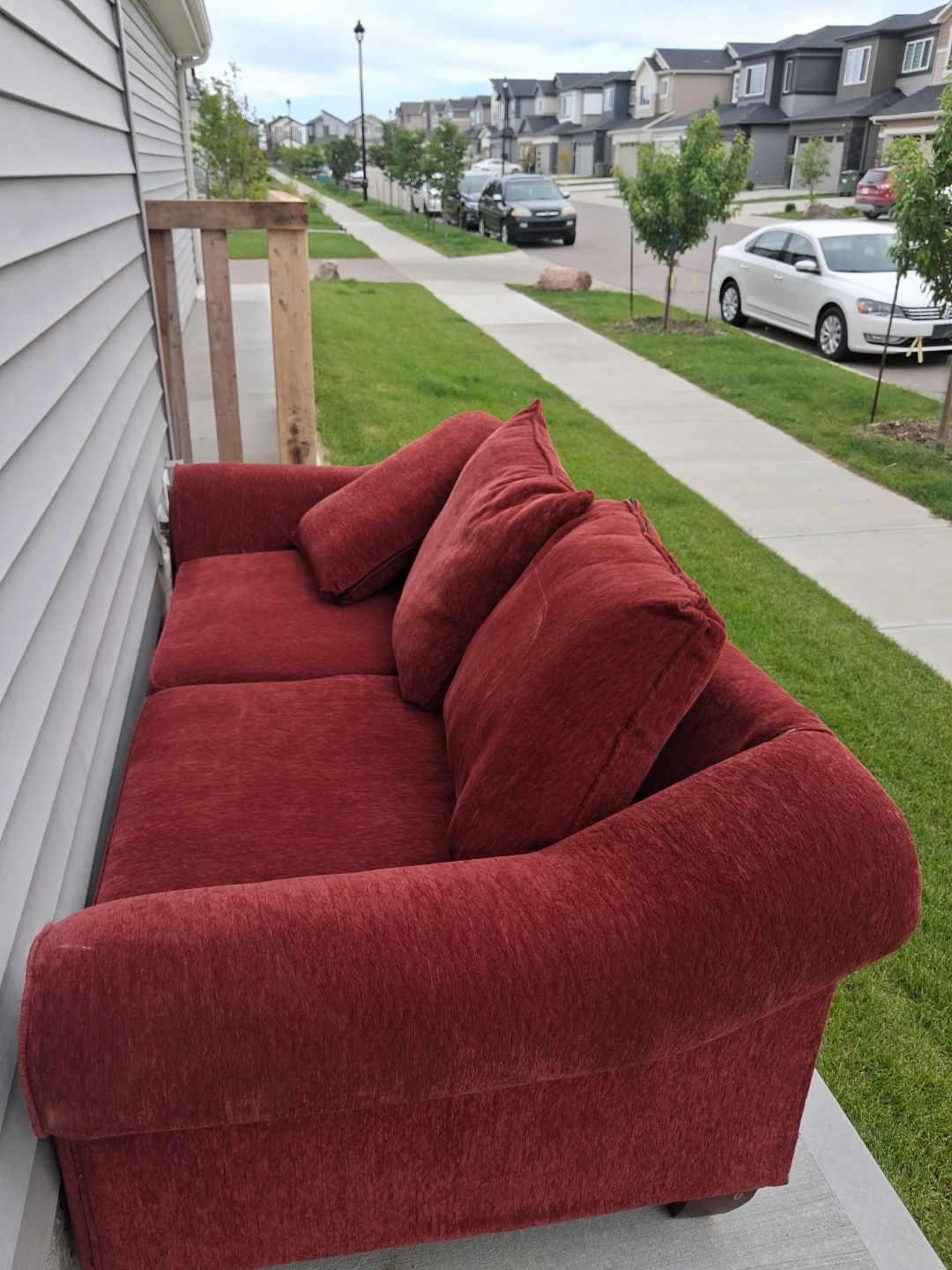Beautiful Red 3-Seater Sofa Couch - Great Condition! - photo 3