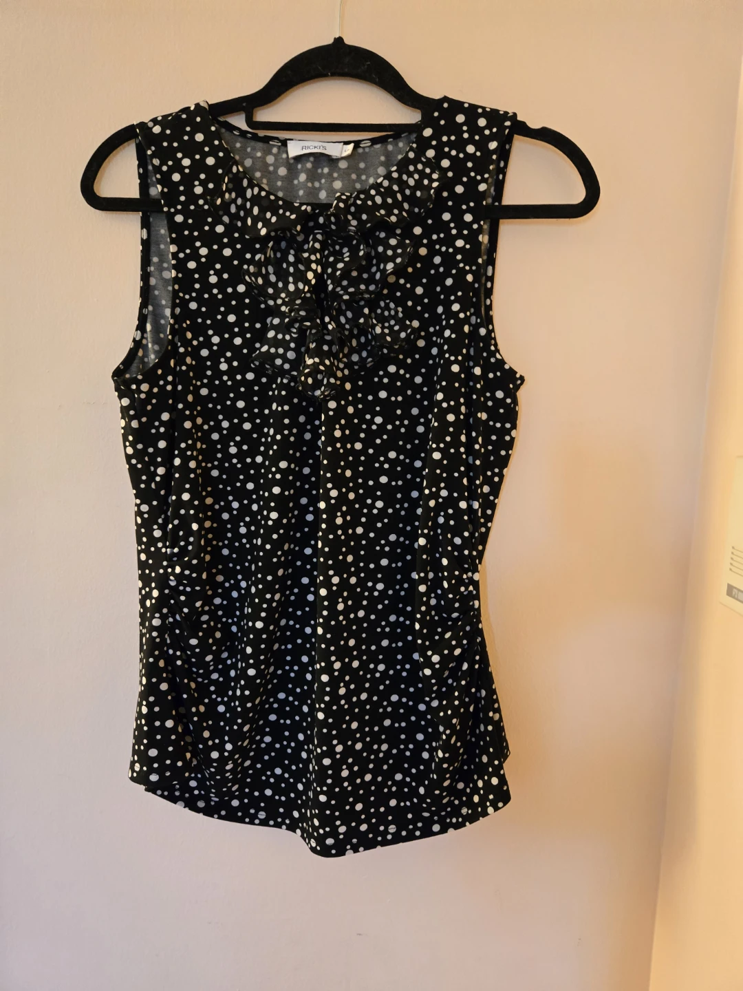 $5 each Bundle of women's tops - photo 3