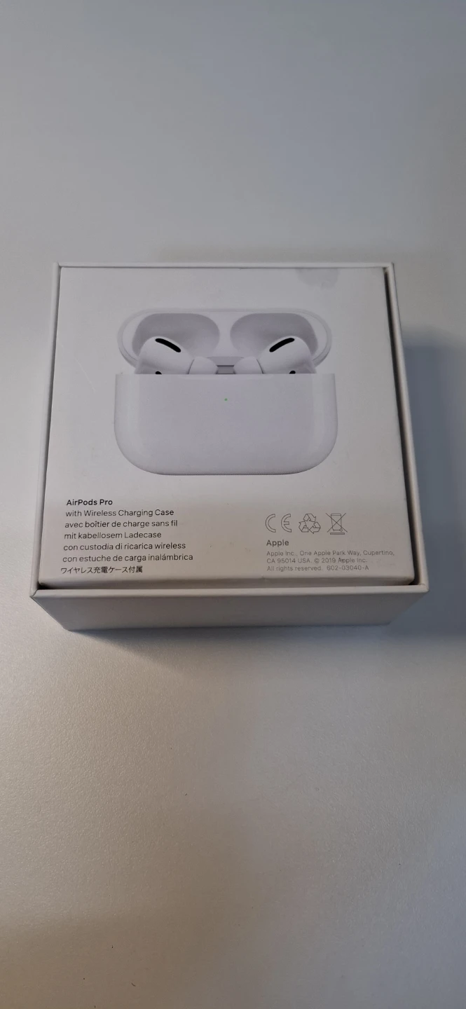 Apple AirPods Pro with Wireless Charging Case - photo 5