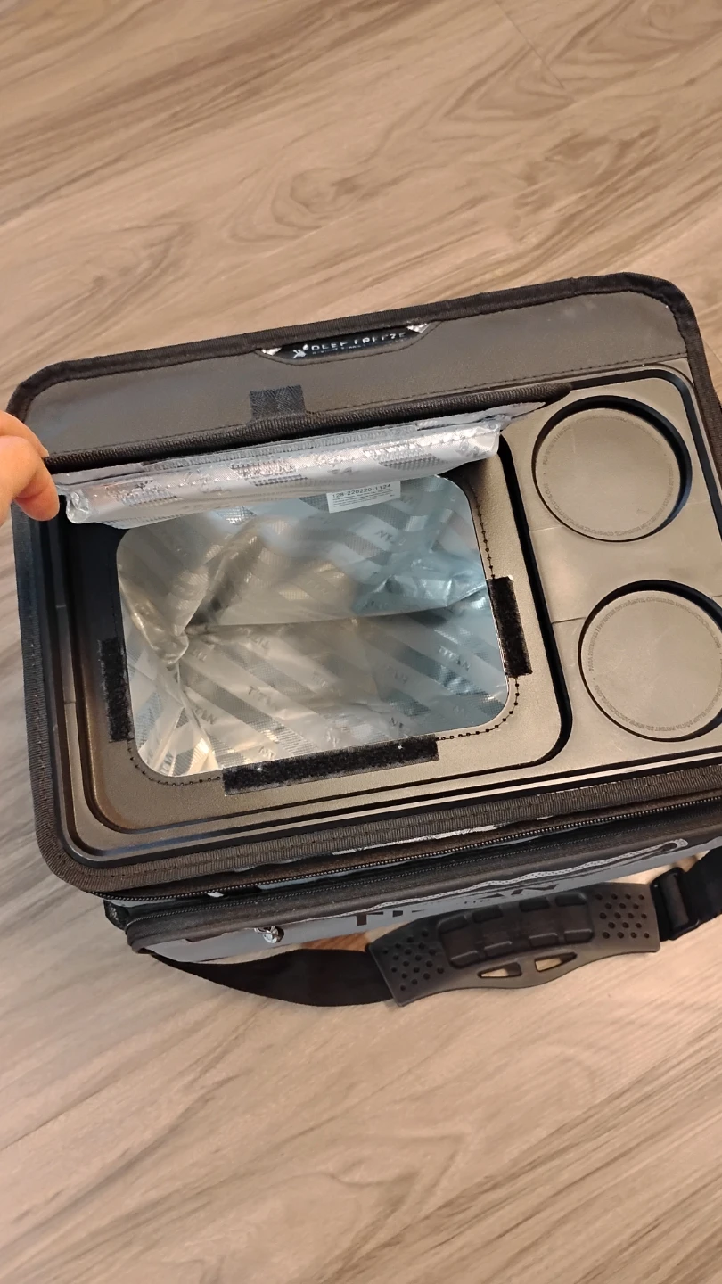 Titan by Arctic Zone insulated cooler bag — very good condition. - photo 3