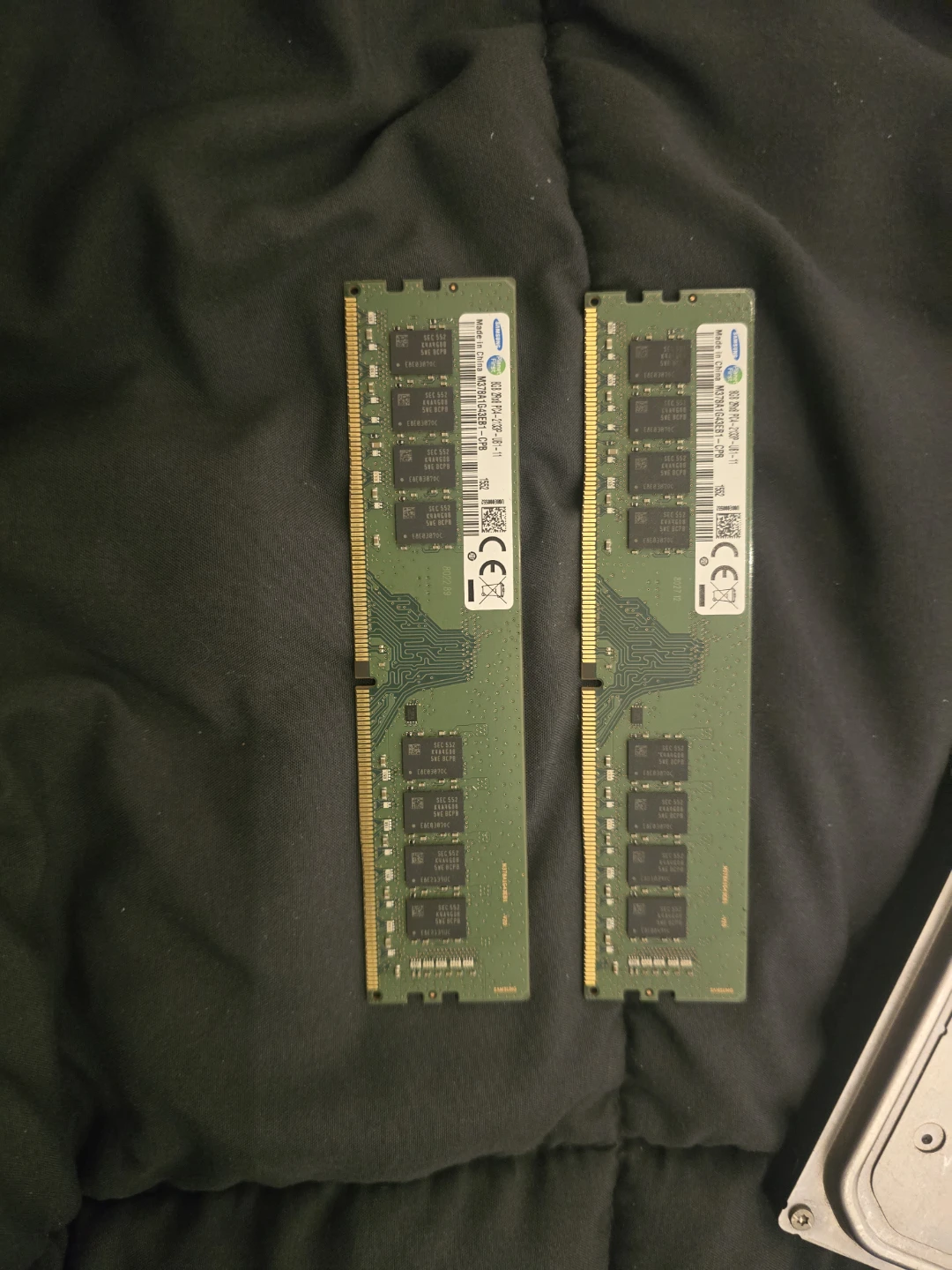 2 x Samsung ddr4 8g ram card 8g (total 16GB)