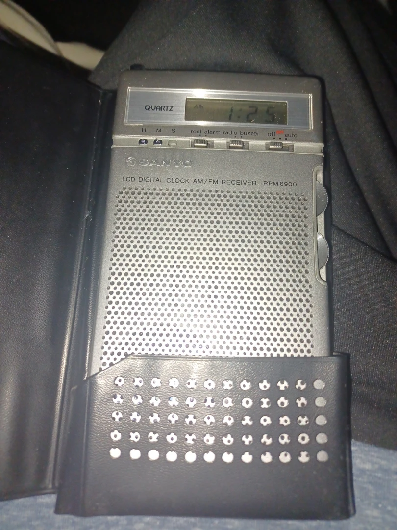 Sanyo clock radio parts or repair - photo 3