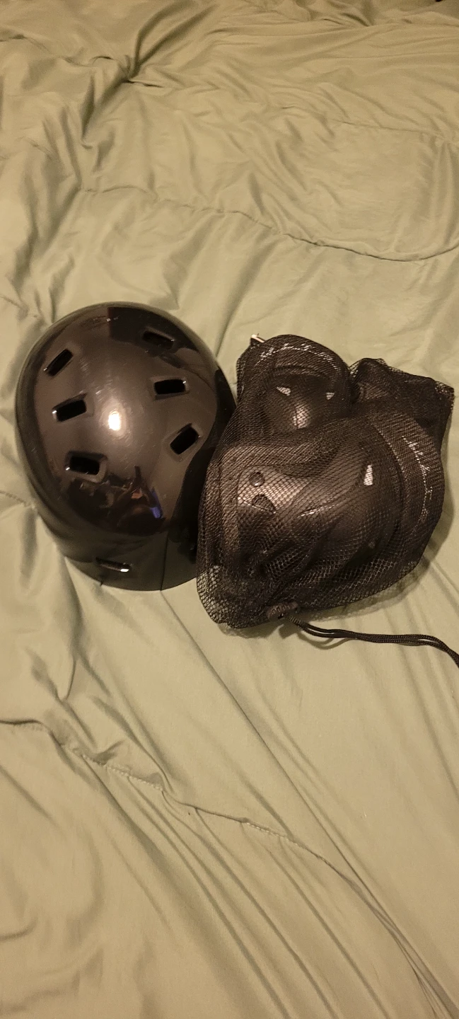 New Protective Helmet and Pads Set - photo 2