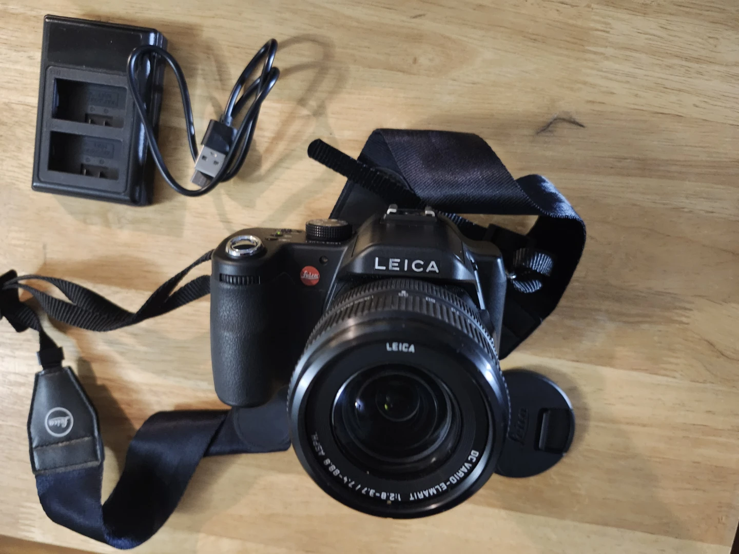 Leica Digital Camera with Zoom Lens (original V LUX)