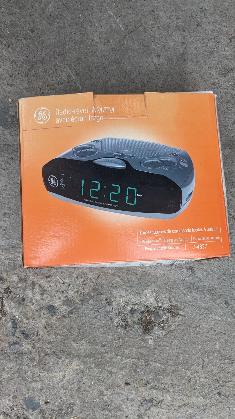 GE AM/FM Digital Clock Radio with Large Display
