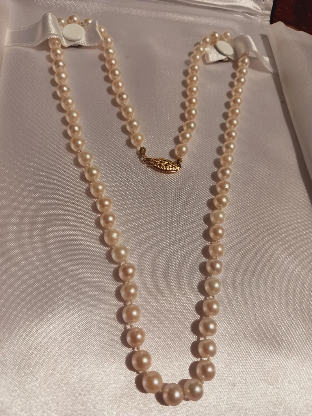 LAURIE DONOWAN 14 KARAT GOLD CLASP AKOYA SALT WATER PEARLS