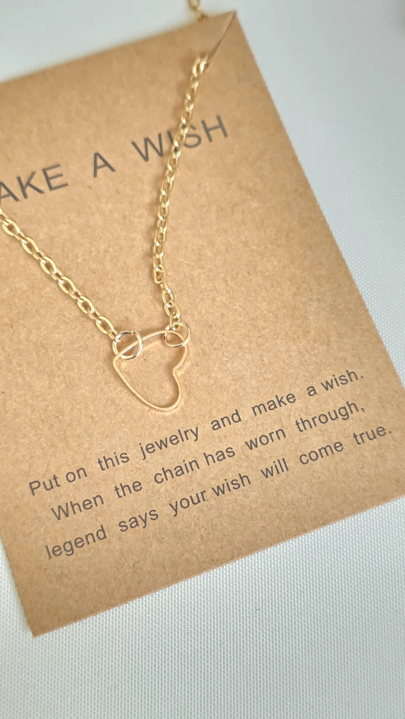Gold coloured necklace with heart charm