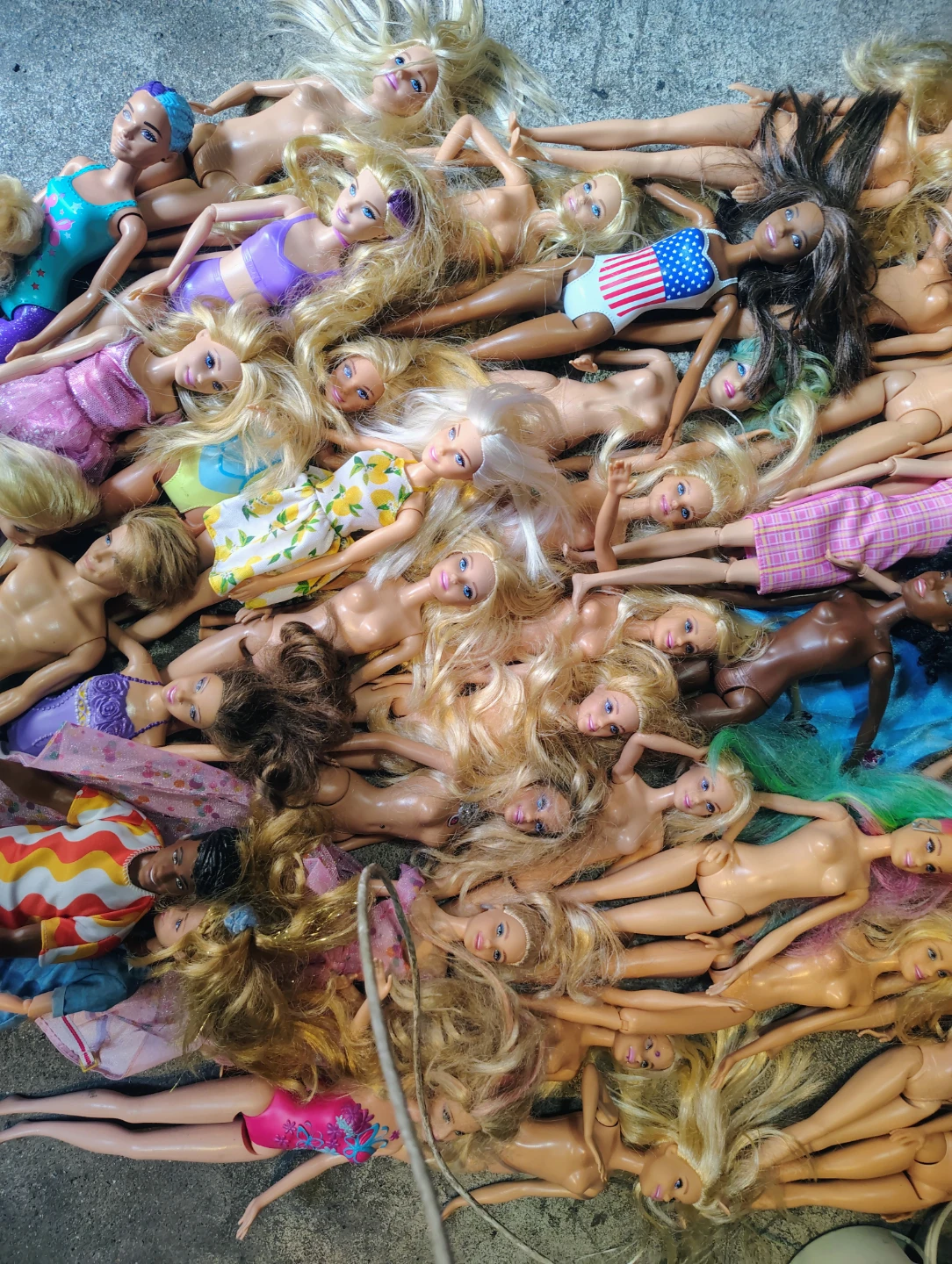 Lot of 44 Barbie dolls most 2015 - photo 2
