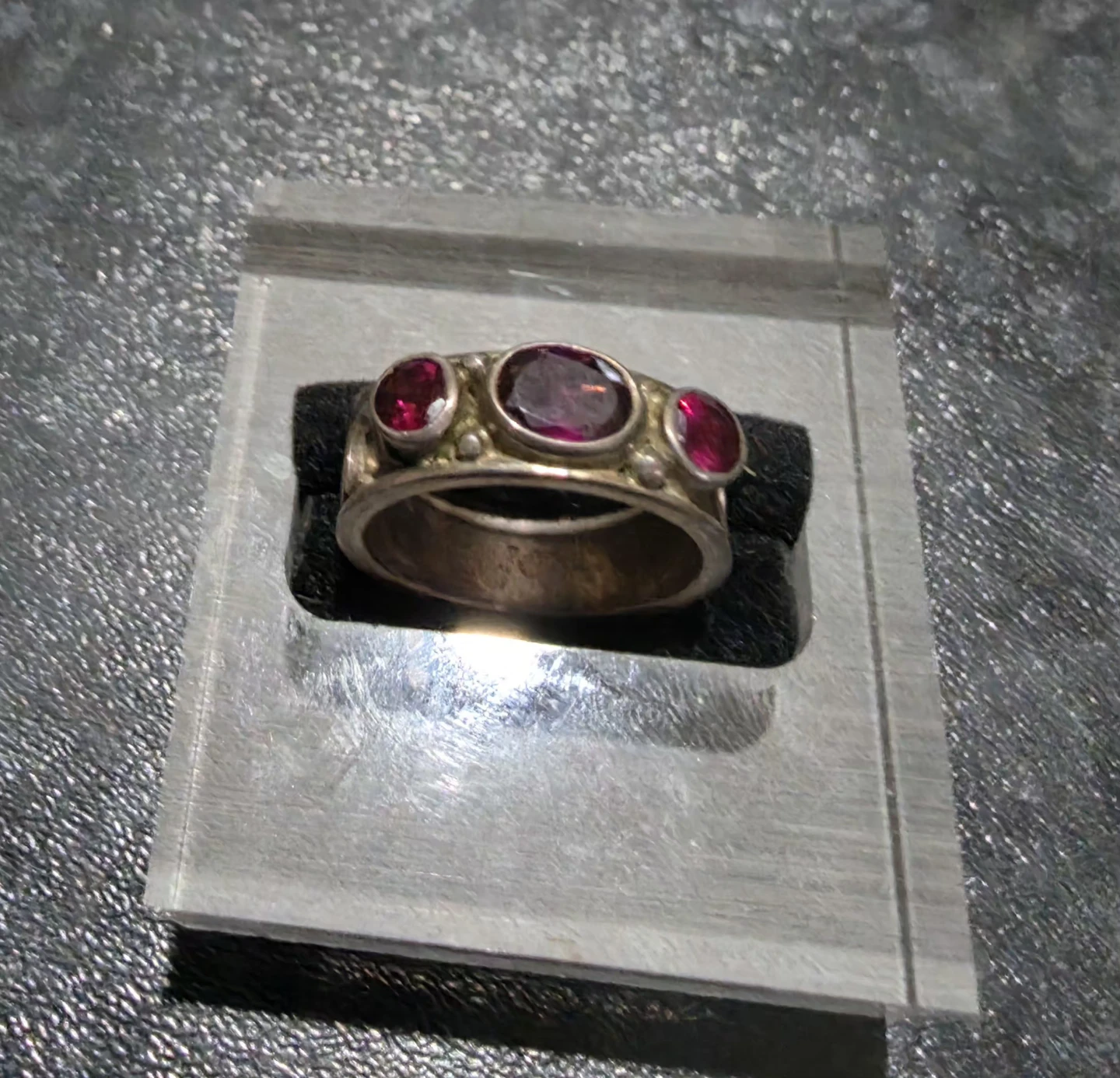 Silver Ring Wilth Red Gemstones