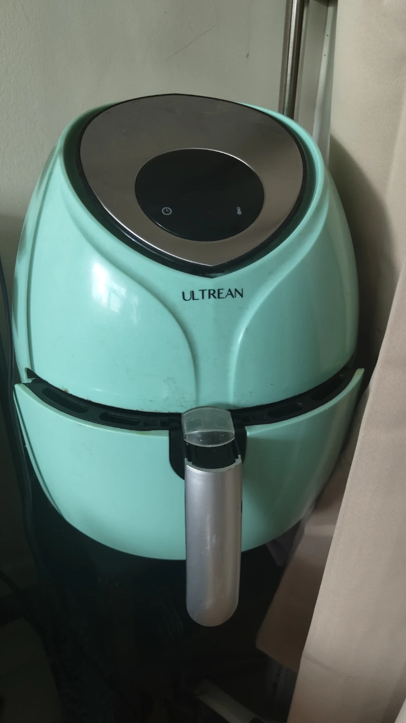 Ultrean Air Fryer family size. MOVING SALE