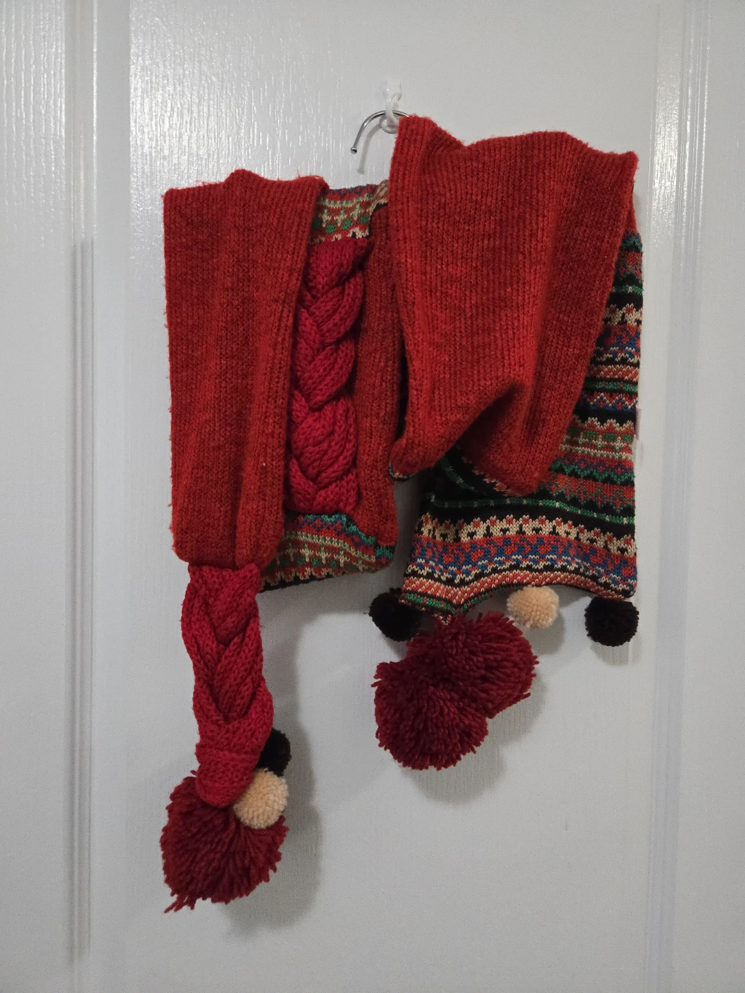 Knitted Scarf with Pompoms - photo 2