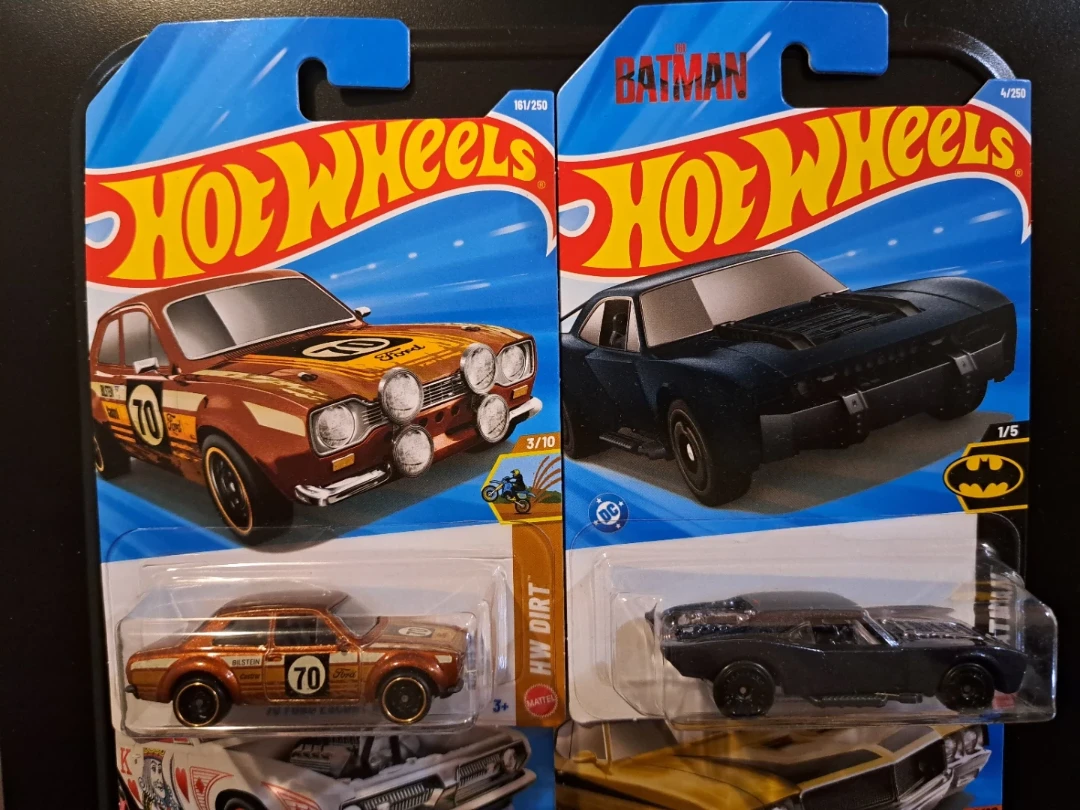 6 Hot Wheels/Die Cast Cars/Batman/Ford/Datsun/Buick/Dodge... - photo 3