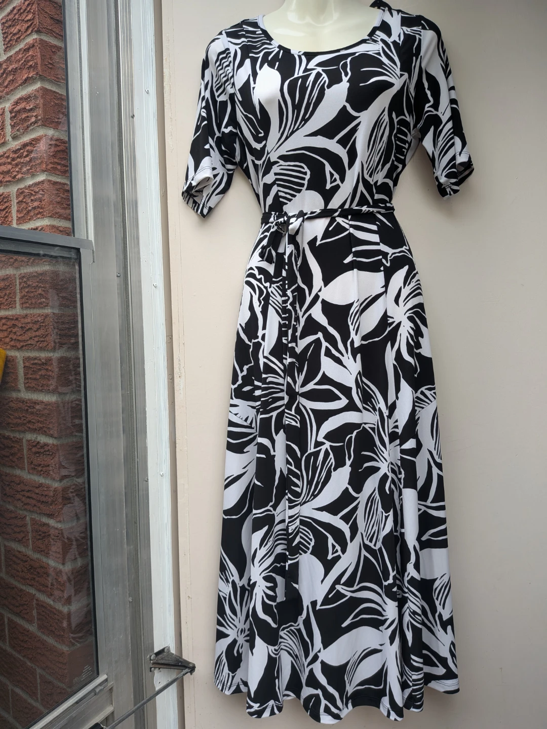 Black and White Floral Maxi Dress sz MEDIUM