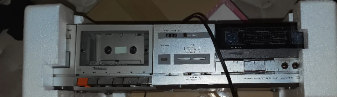 Hitachi SR-1900 AM-FM Stereo Receiver & D-E1B Cassette Deck - photo 2