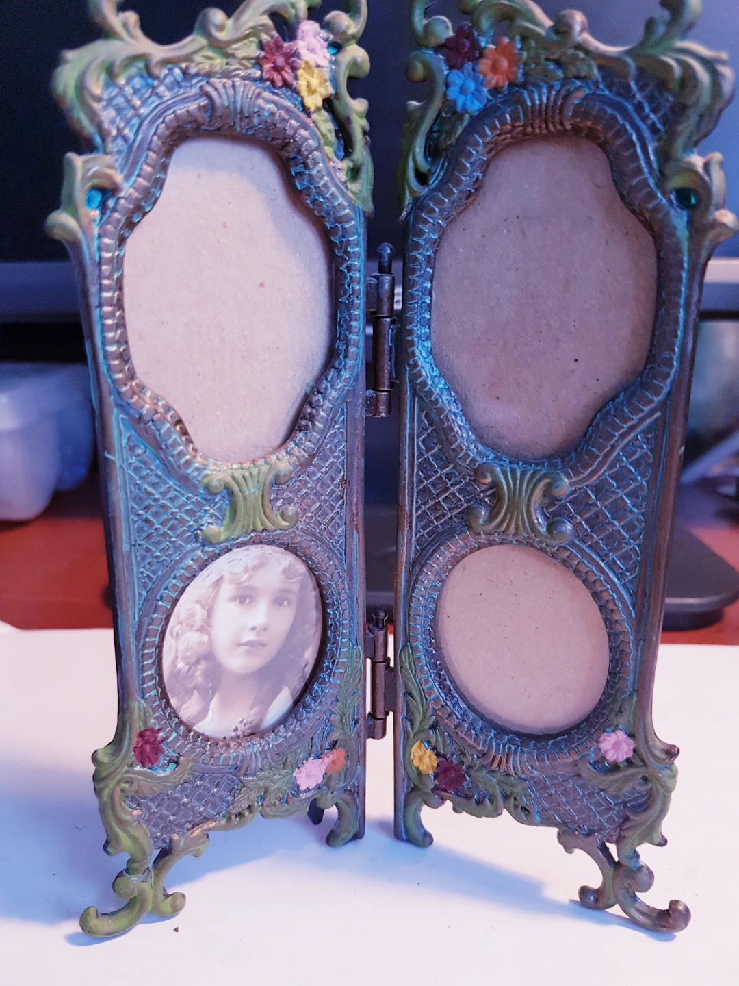 Vintage Ornate Double Photo Frame - photo 4