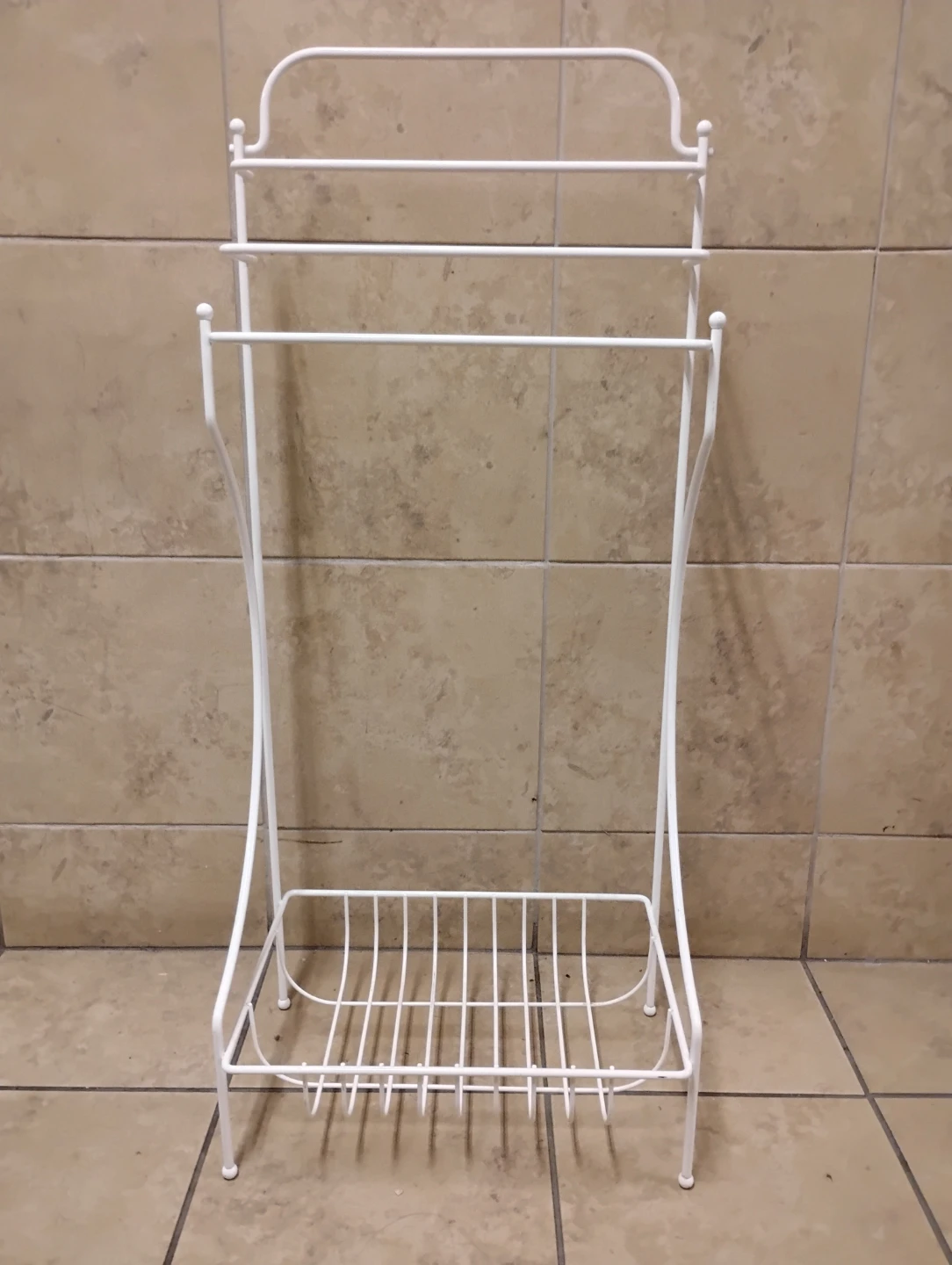 White Metal Towel Rack with Shelf