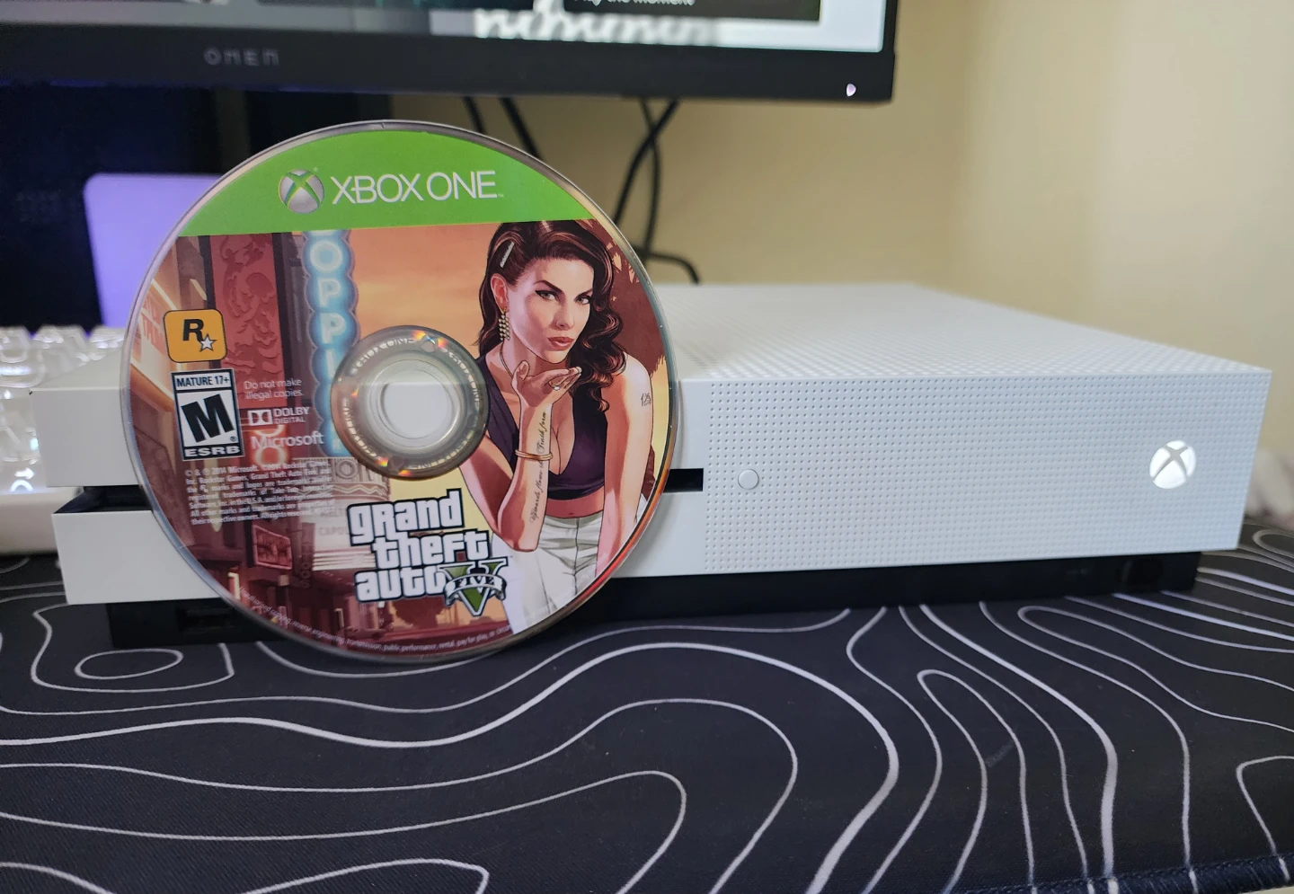 Xbox One S - Disk Version 1TB