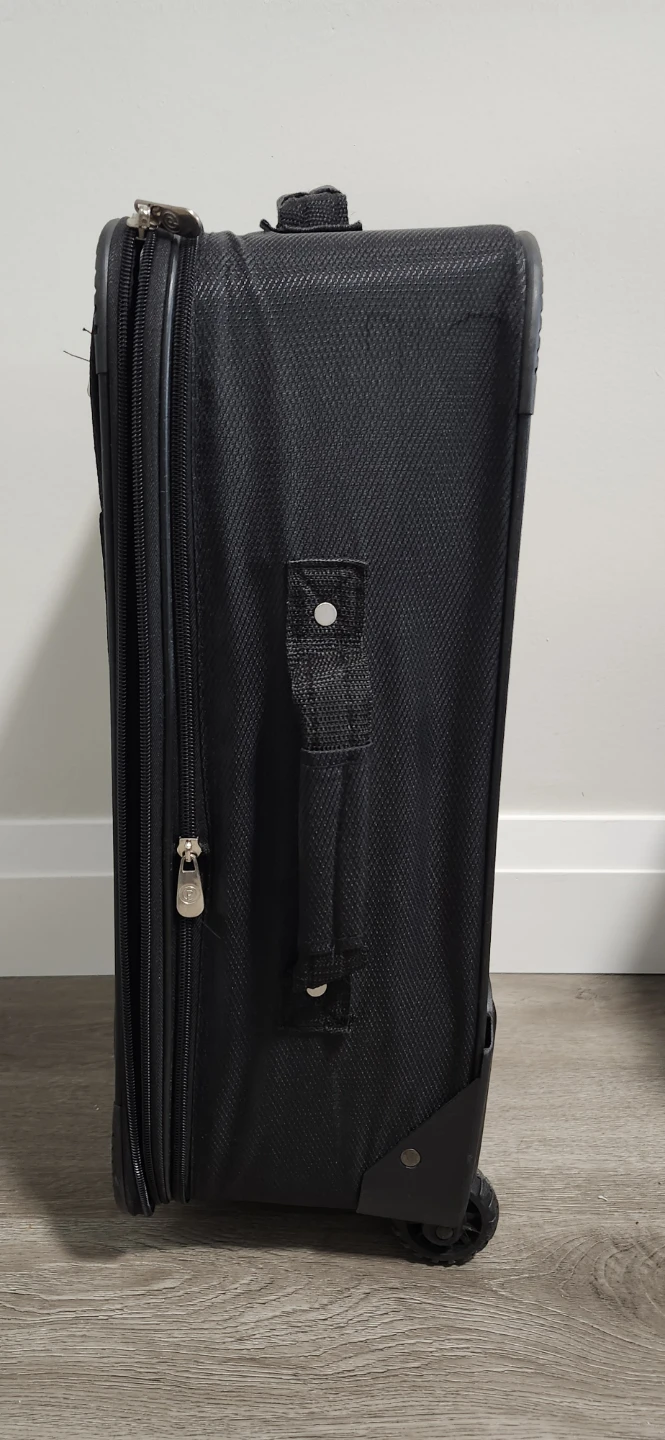 21in carry on luggage - photo 2