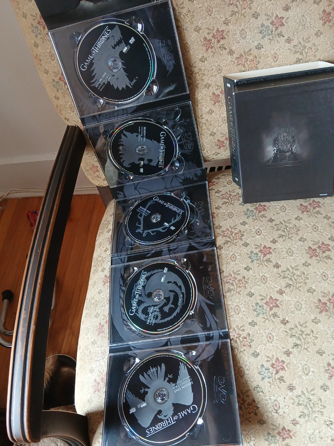 Game of Thrones: The Complete First Season DVD Box Set - photo 2