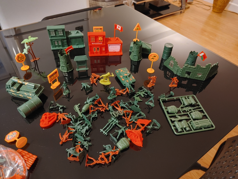 Toy Soldier and Playset Lot - photo 2