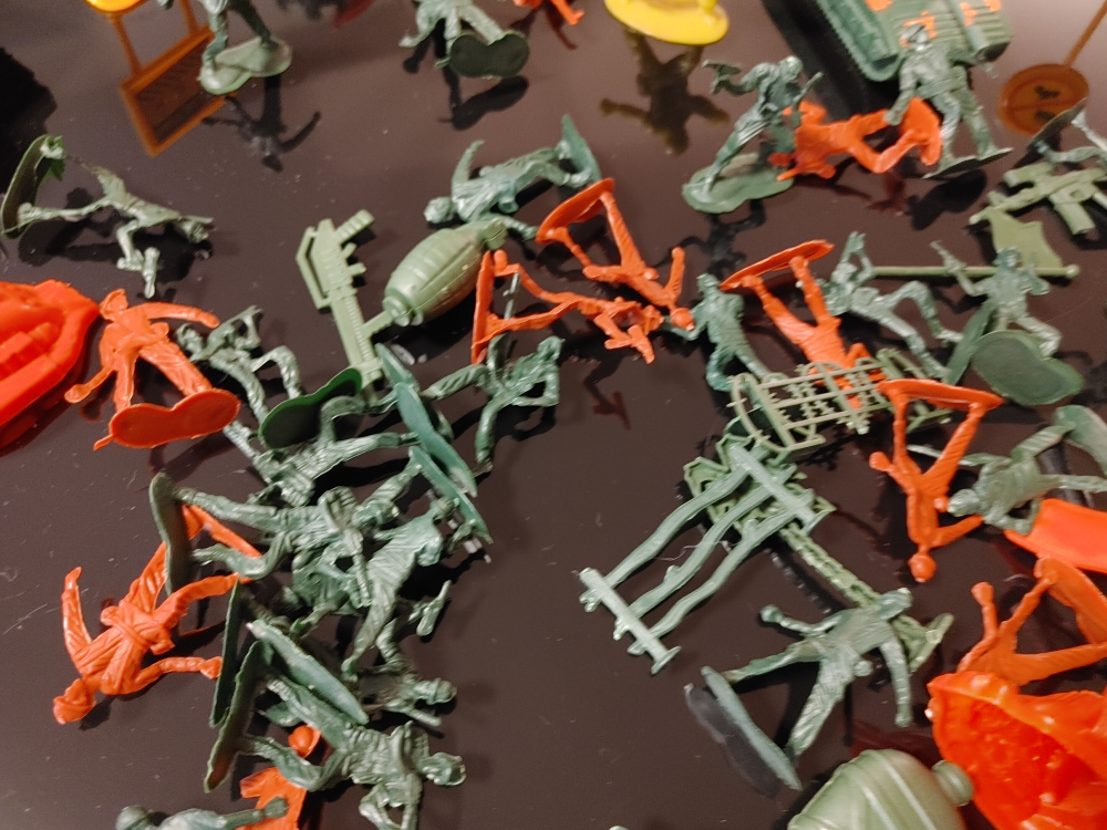 Toy Soldier and Playset Lot - photo 3