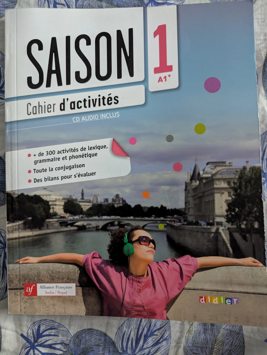 Saison 1 Cahier d'activités French Activity Book