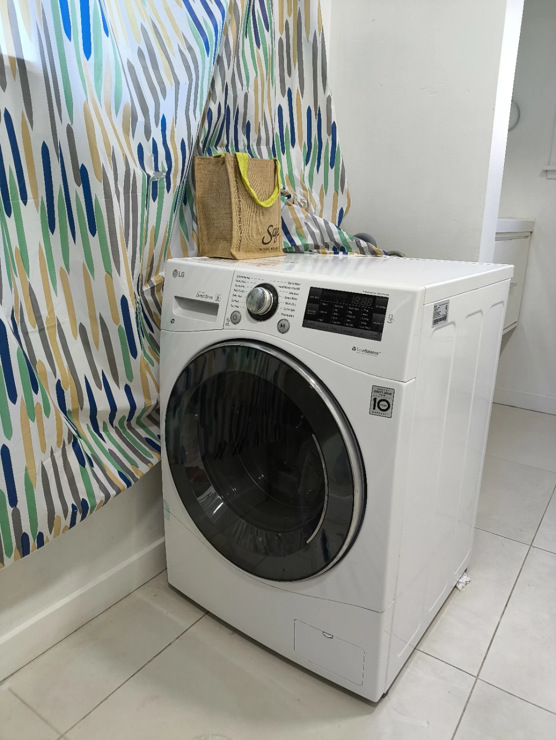 private room for rent  in White Rock near Earl Marriott Secondar - photo 4