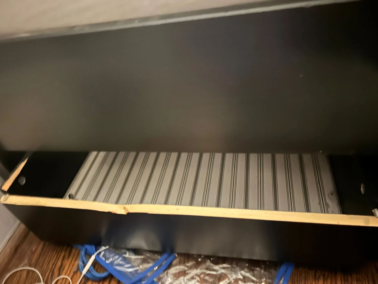 Queen size Ikea Hemnes Bed (disassembled) - photo 2