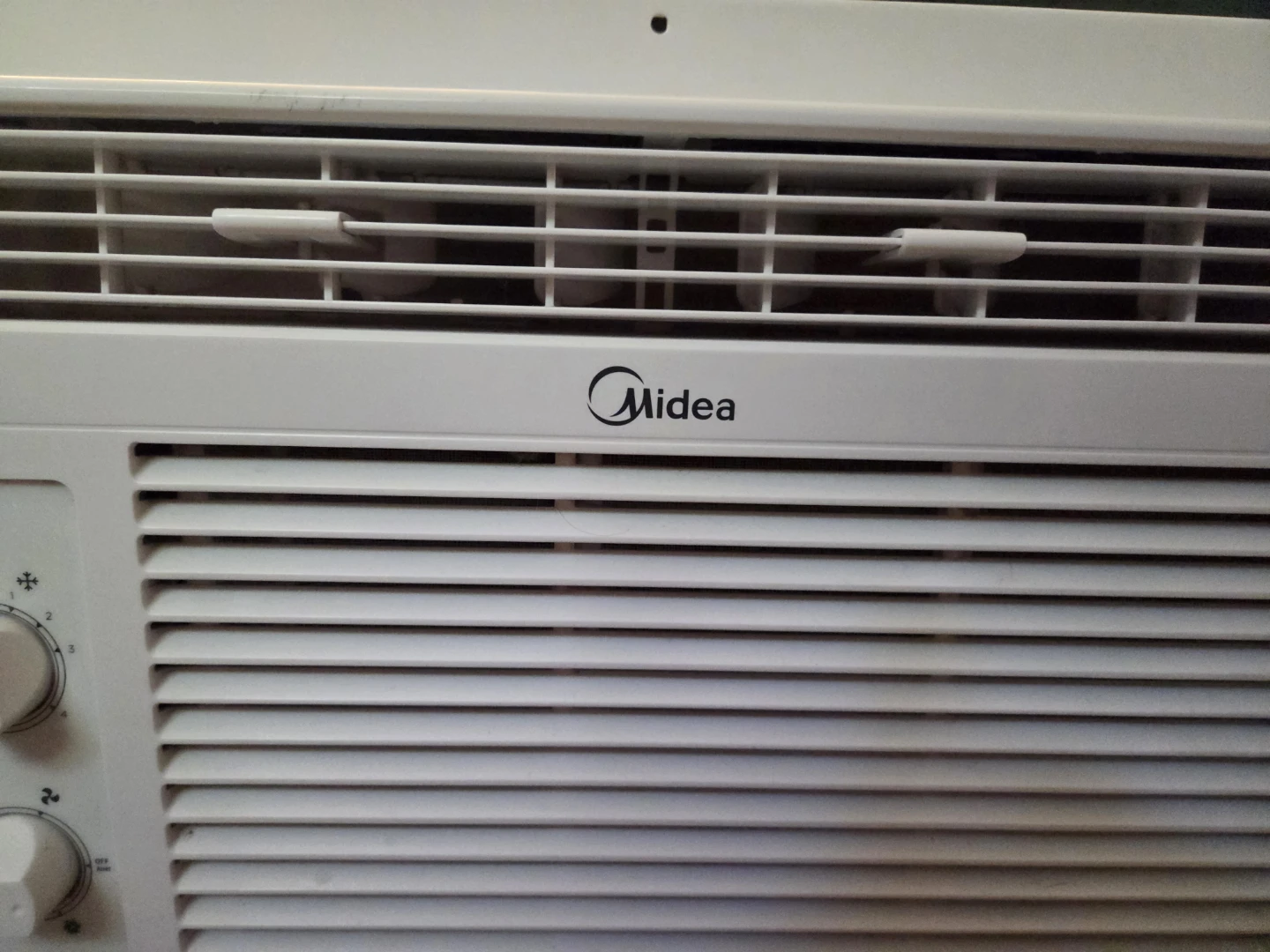 Midea Window Air Conditioner - photo 2