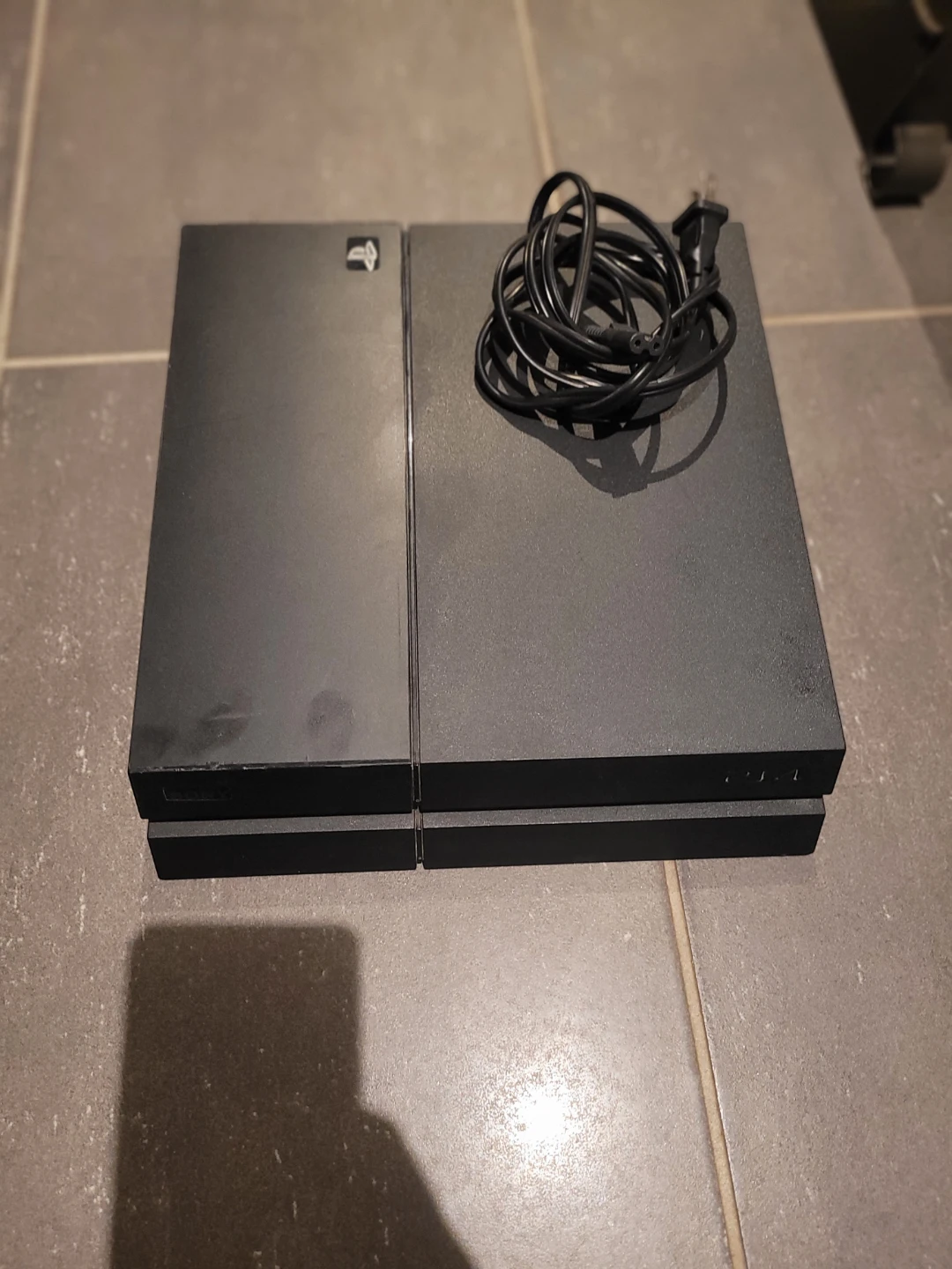 PlayStation 4 + game - photo 2