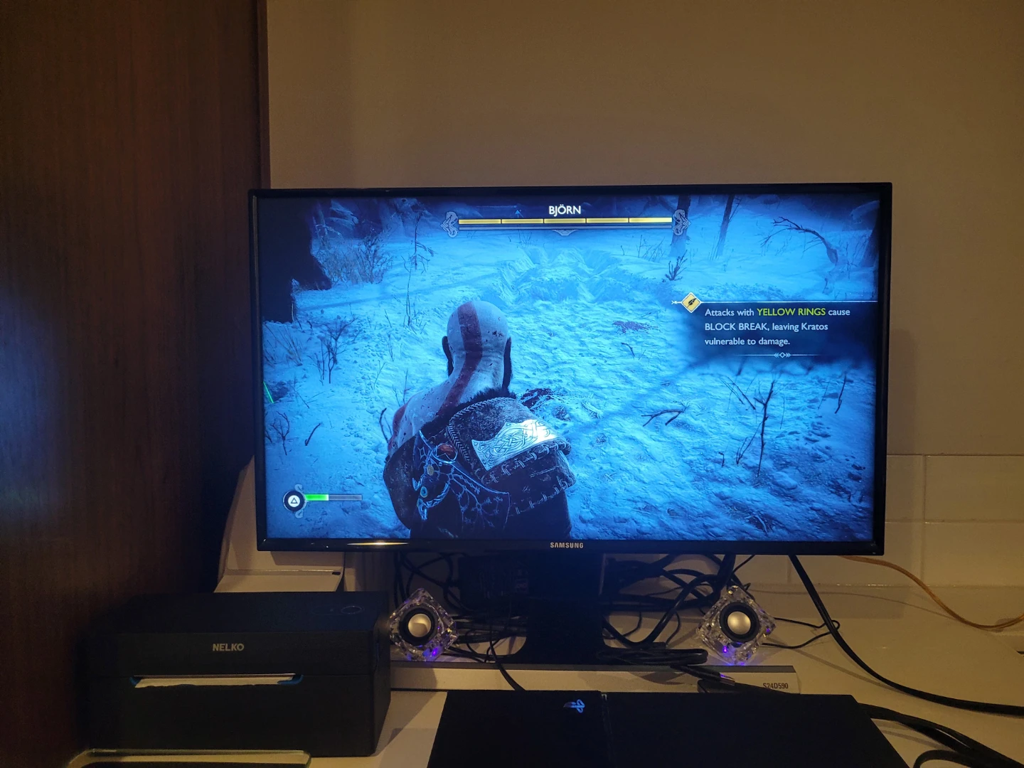 PlayStation 4 + game - photo 3