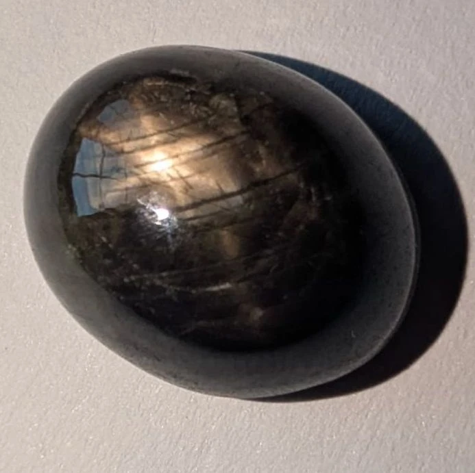 20 Carat Black Star Sapphire Gemstone - photo 2