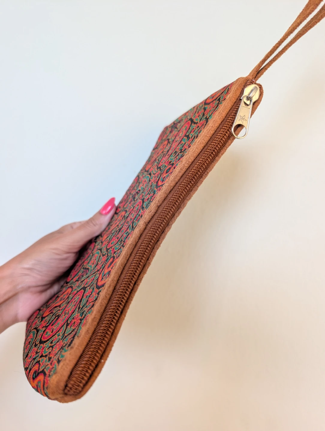 Paisley Pattern Clutch/cosmetics bag with Wrist Strap - photo 4