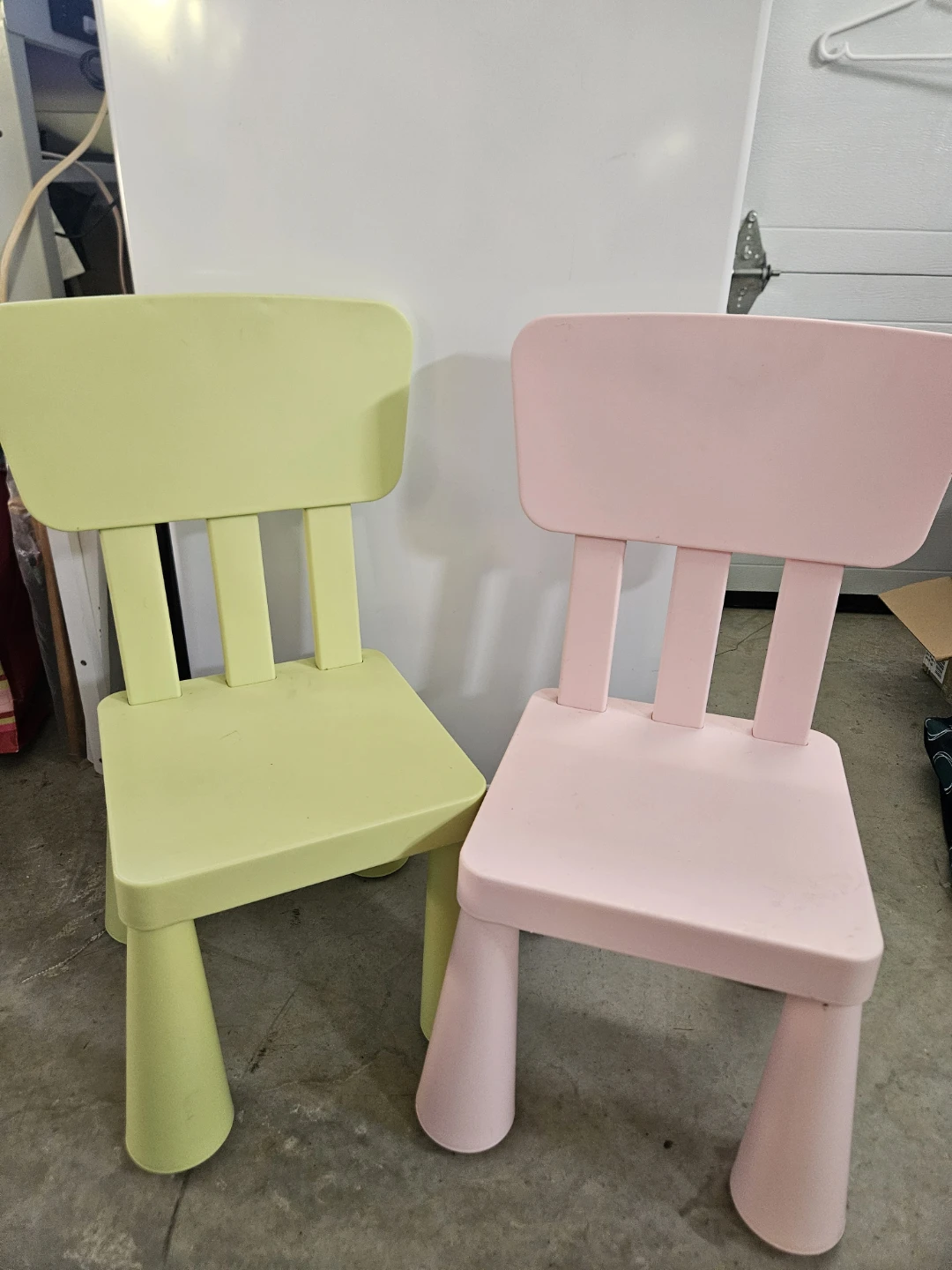Set of 2 Kids Chairs - Pink and Green