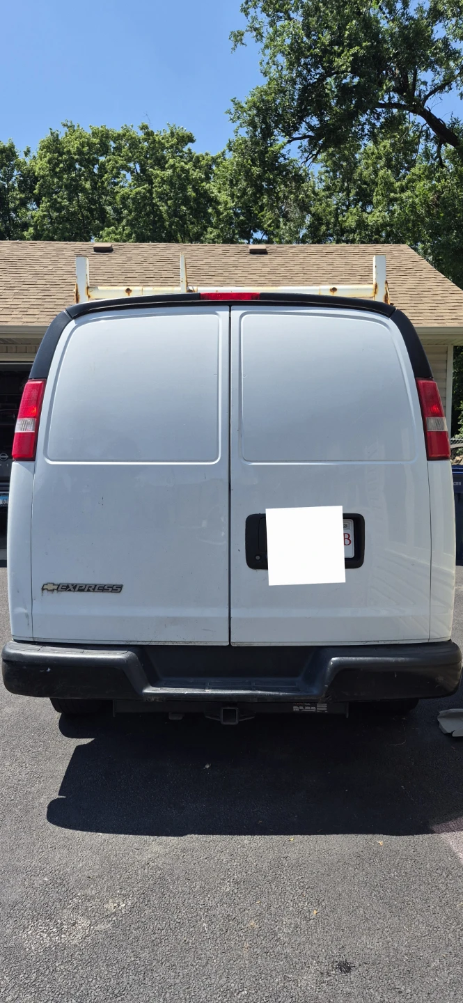 2017 Chevrolet Express g2500 cargo van - photo 2