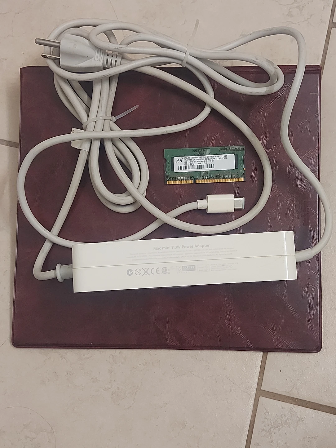 Apple mac mini 110W power adapter & 1gb ddr3 memory chip