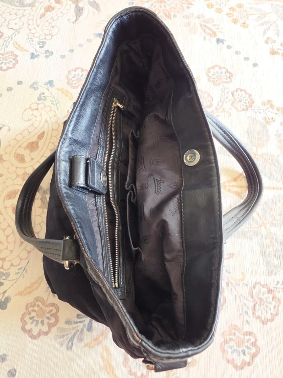 Gucci Quilted Tote Bag, Authentic with COA - photo 4