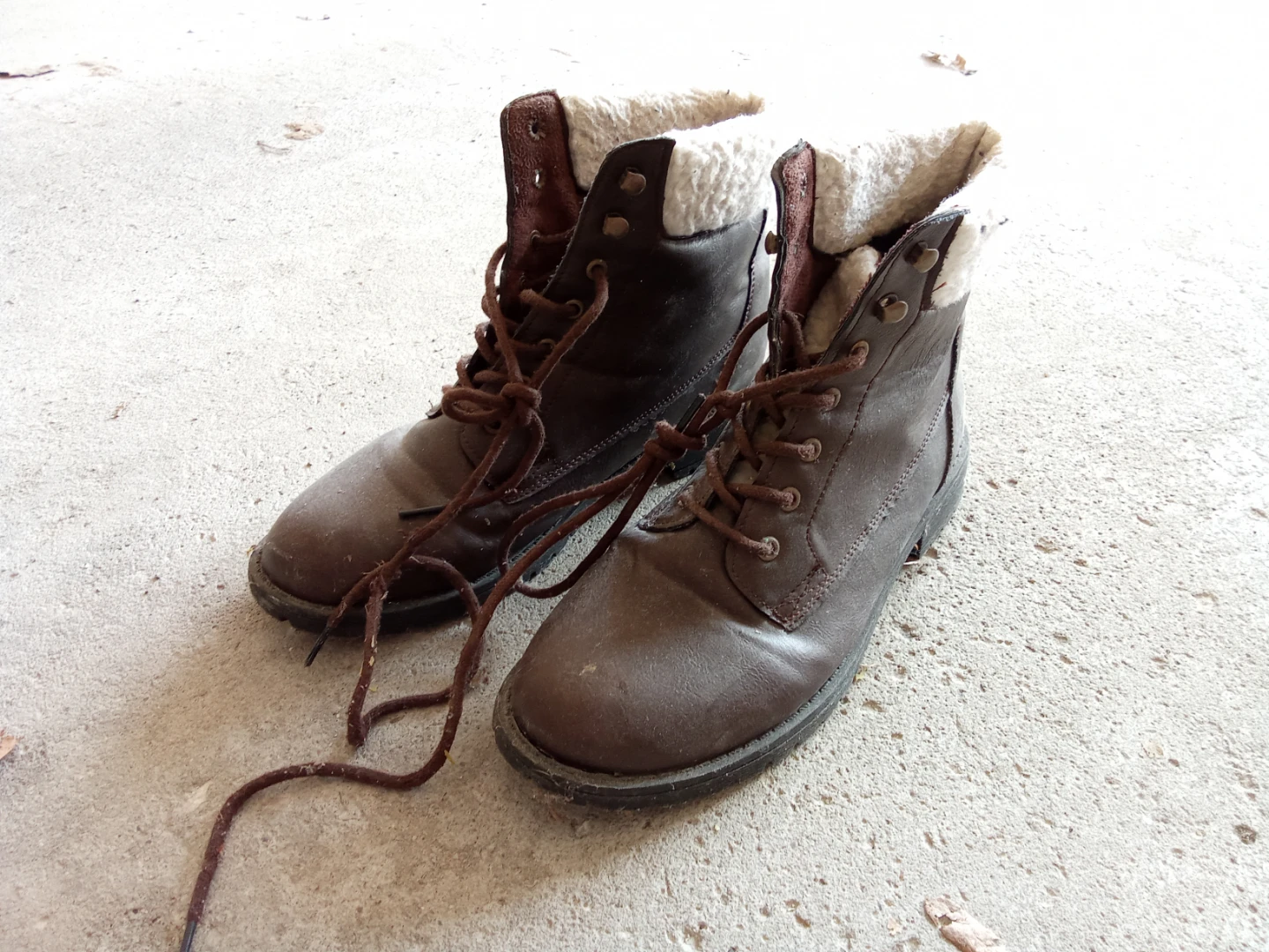 Women Brown Fur Lined Boots size 9
