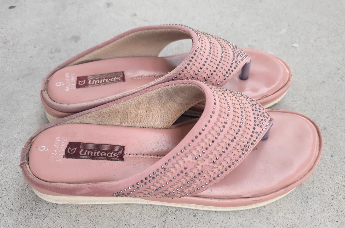 Uniteds Women's Embellished Thong Sandals - Size 6 - photo 2