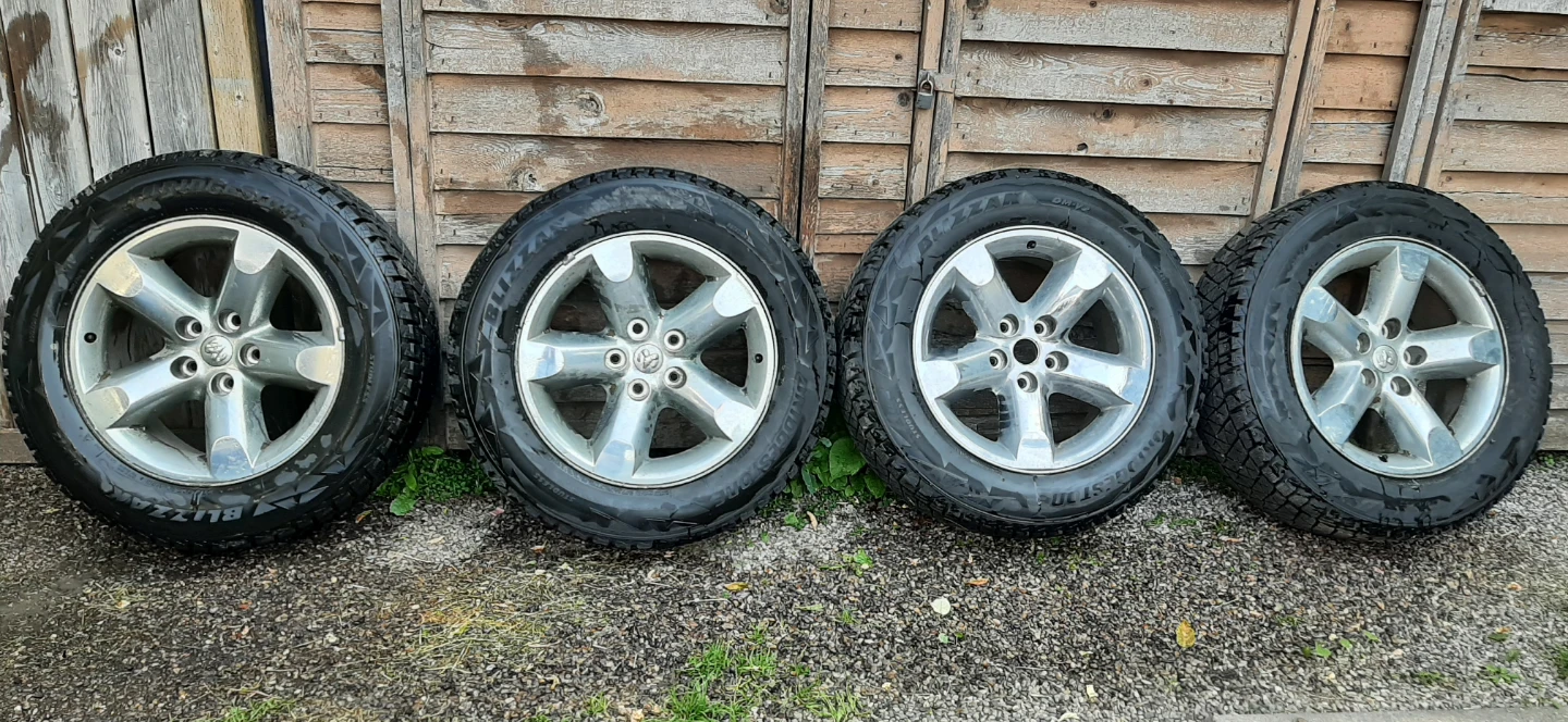 Set Of 4 Bridgestone Blizzard 275/60R/20 Winter Tires