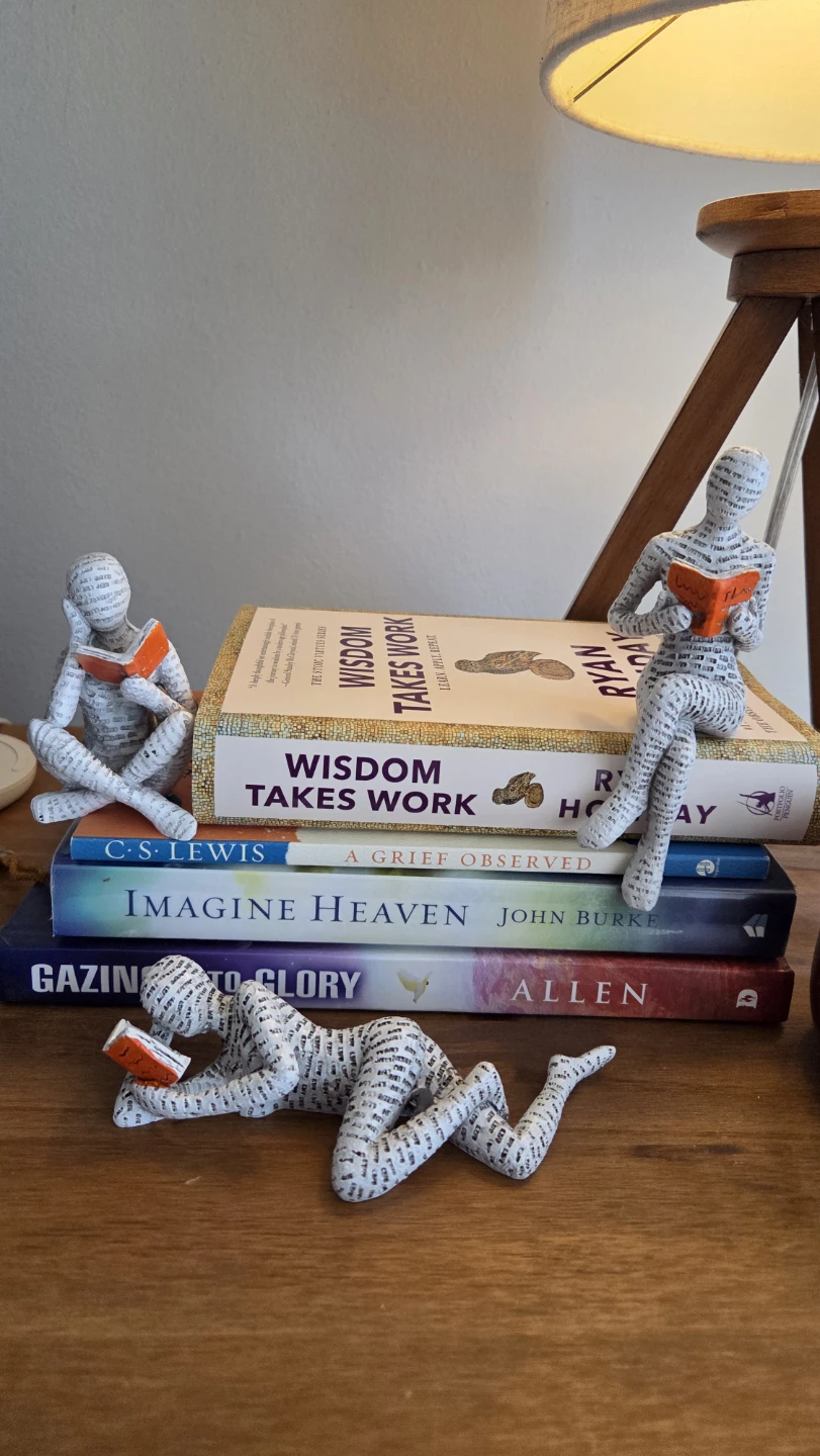 Readers Sandstone Statue set (3 pcs new)