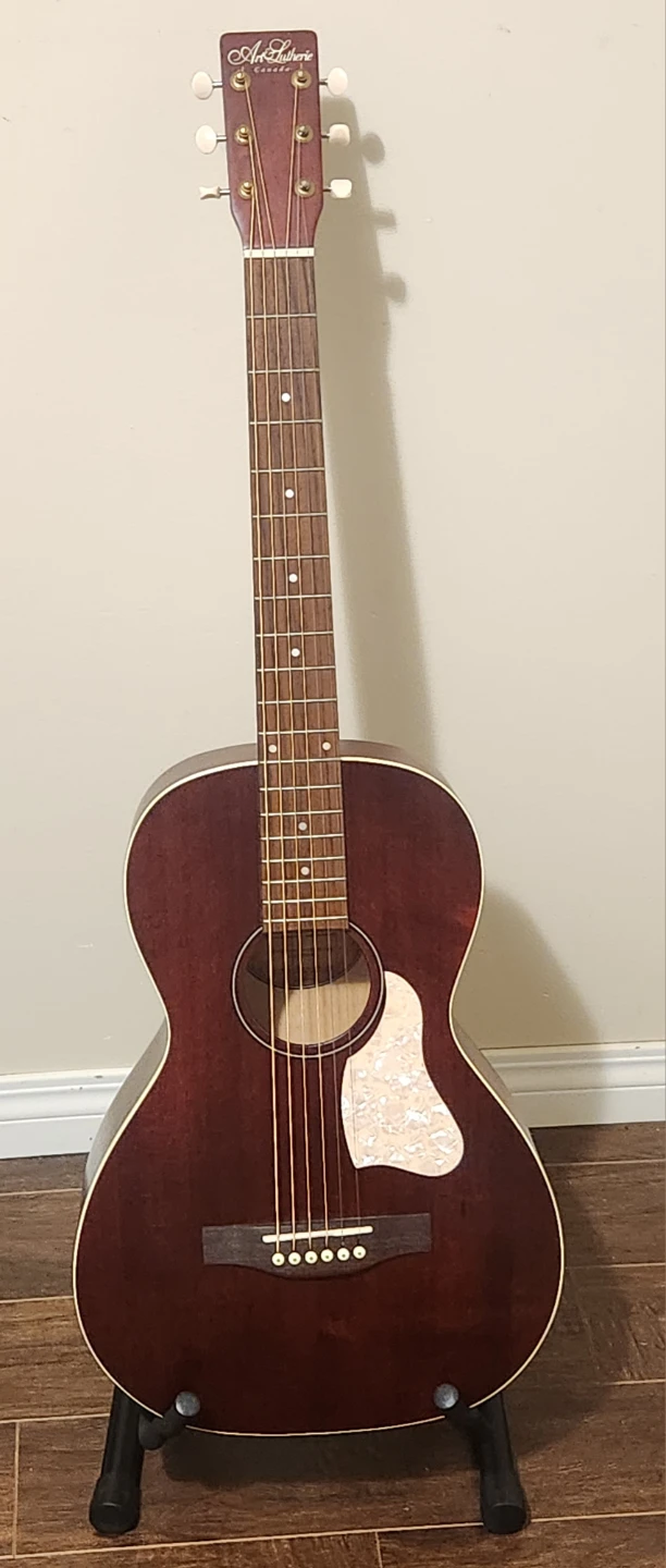 Art & Lutherie Roadhouse Parlor Guitar (Tennessee Red) - Bundle