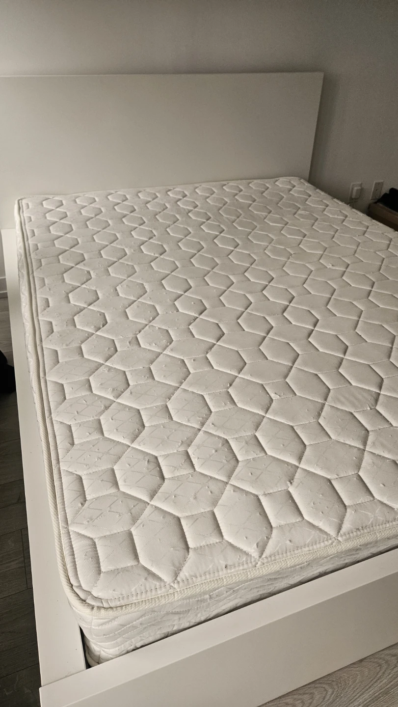 White Queen Size Mattress - photo 2