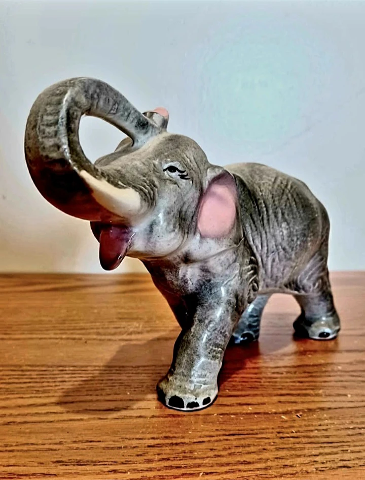 Staffordshire Hand Painted Saluting Elephant Sculpture - photo 2