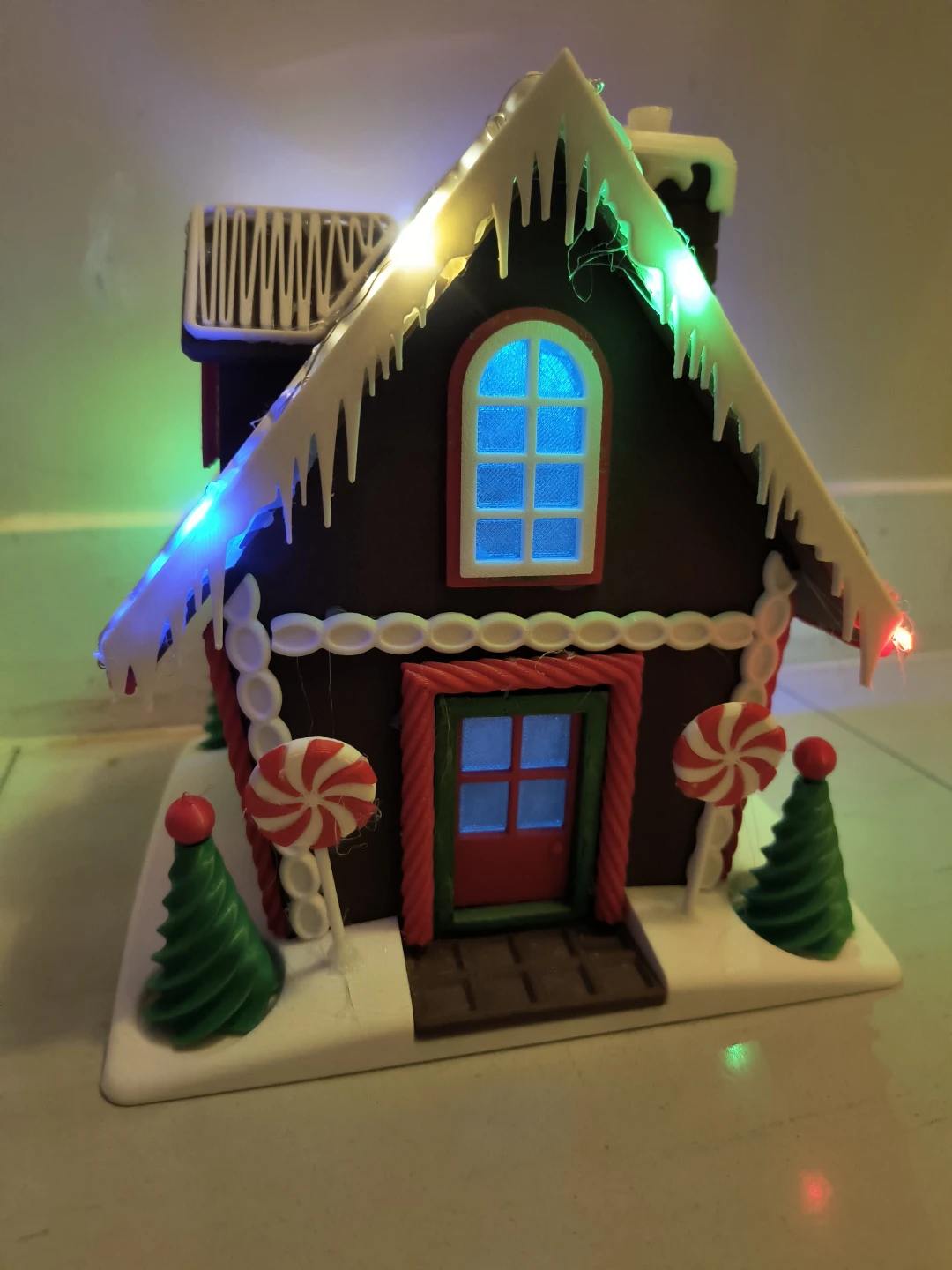 Light-Up Gingerbread House - photo 4