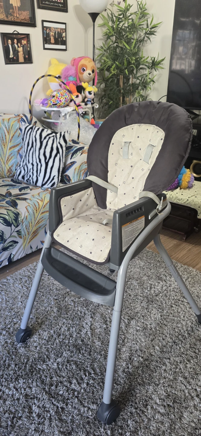 Graco Booster Seat with Tray - photo 2